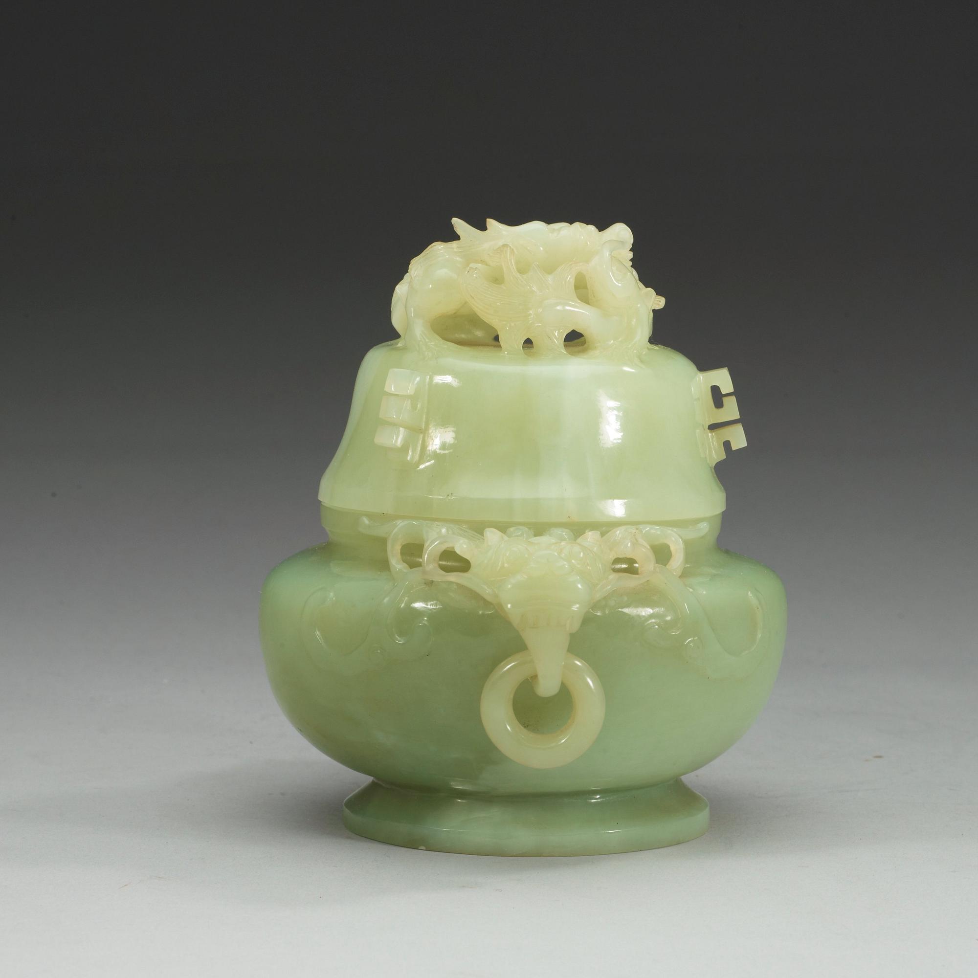 RÖKELSEKAR, nefrit, Kina. Troligen 1800-tal.