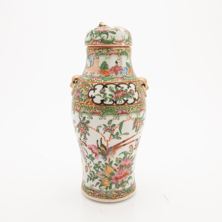 Bowl and cover urn, China, Canton, 18th/20th century.