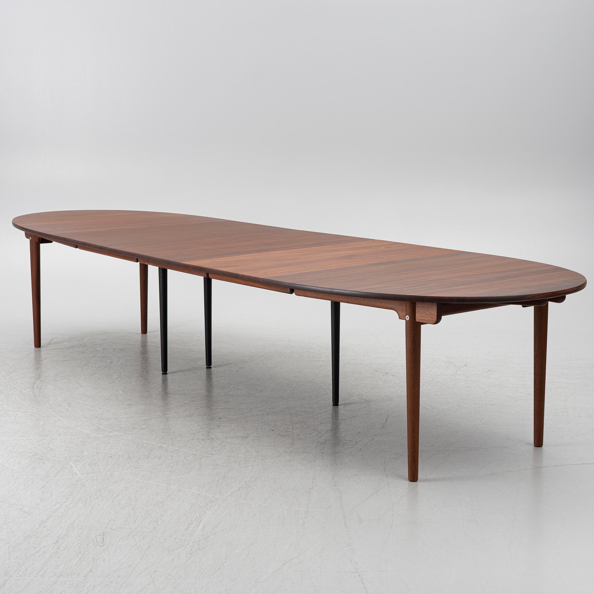 Hans J. Wegner, matbord, modell CH338, Carl Hansen, Danmark, omkring 2020.