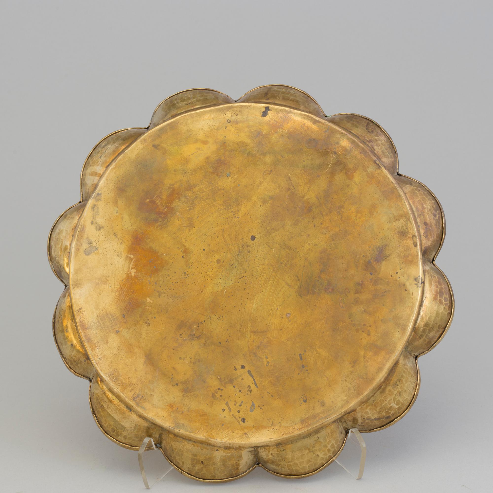 A set of three brass trays by Arvid Johansson, Arvika Konstsmide.