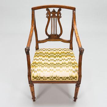 Karmstol, tillhört drottning Viktoria, Solliden, sits med broderi av Gustav V. Sannolikt Italien, 1800-tal.