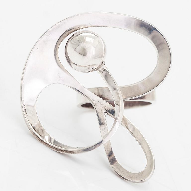 Paula Häiväoja, a sterling silver ring 'In the Whirl of Change', Kalevala Koru 2009.