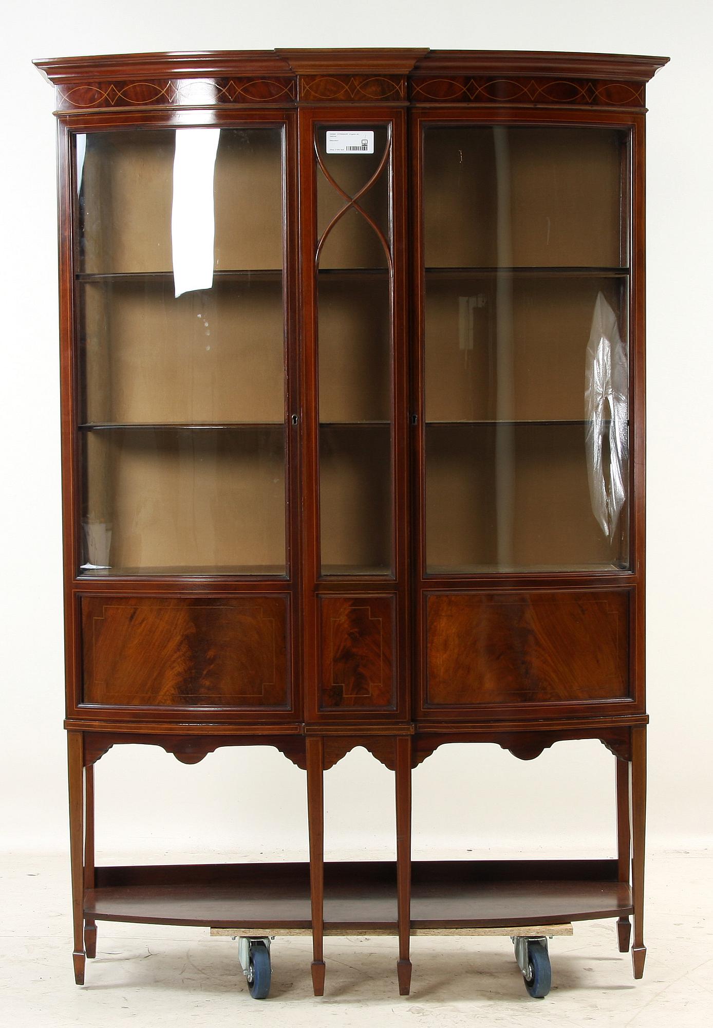 VITRINSKÅP, Engelsk stil, 1900-tal.