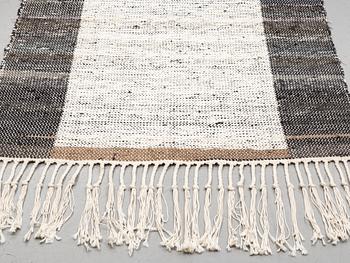 Björn Lundberg, gallerimatta, "Natt och Dag/Dag och Natt", trasmatta, ca 388,5-398 x 128-129 cm.
