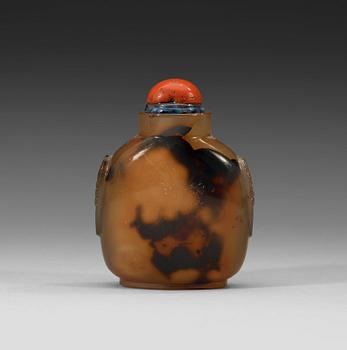 An agathe snuff bottle, Qing dynasty.