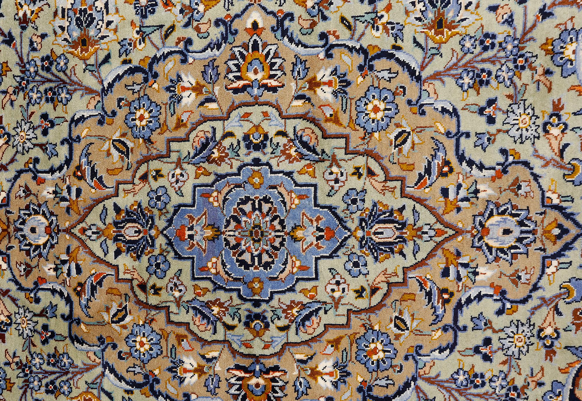 MATTA, Keshan, 1900-talets senare del, ca 394x285 cm.