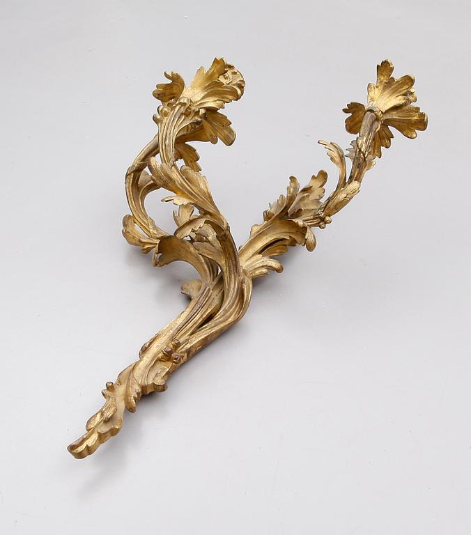 VÄGGAPPLIQUE, förgylld brons, rokokostil, 1800-tal.