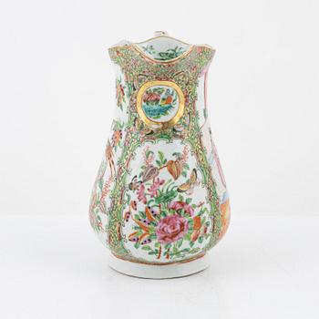 A porcelain jug, China, around 1900.