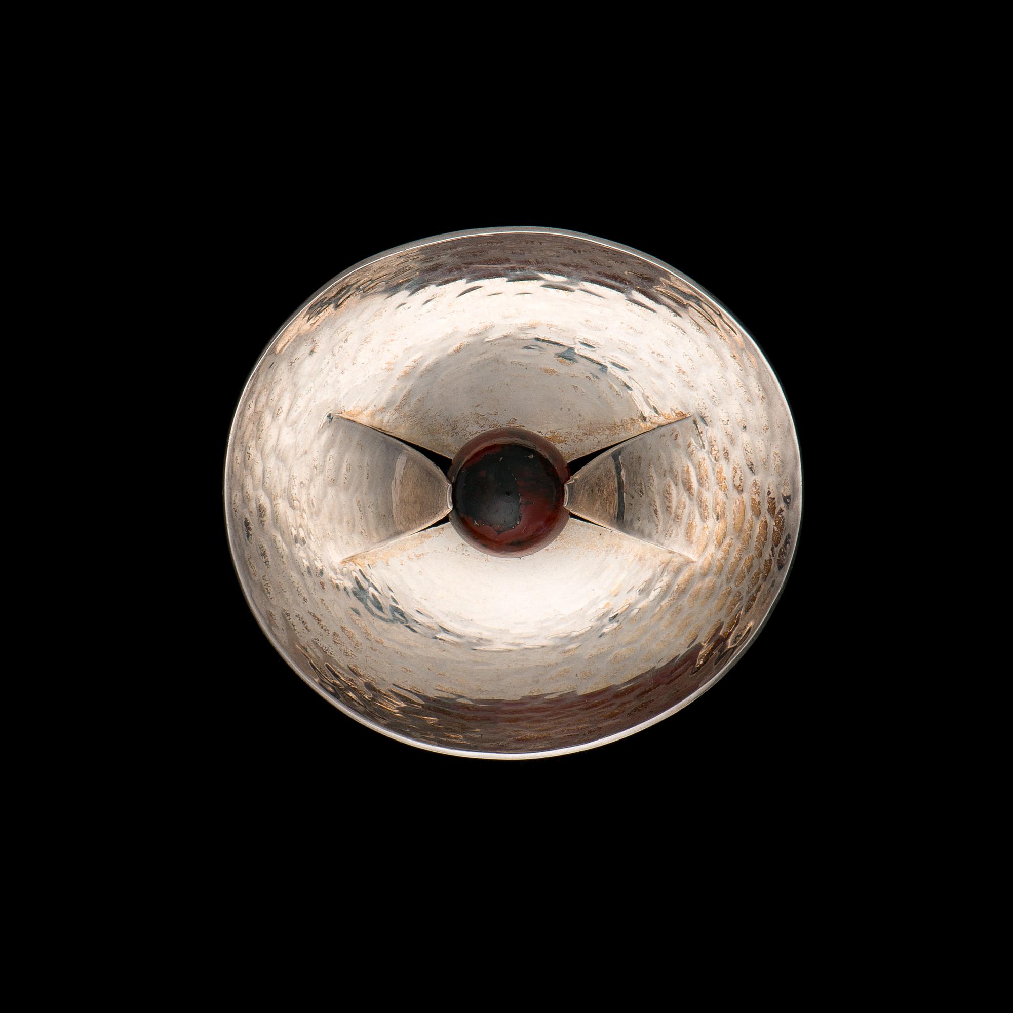 ELIS KAUPPI, BROSCH, silver samt bärnsten, Kupittaan Kulta, Åbo 1962.