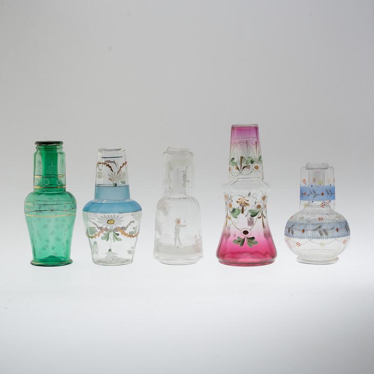 VATTENKARAFFER MED GLAS, 5 st, glas, omkring år 1900.