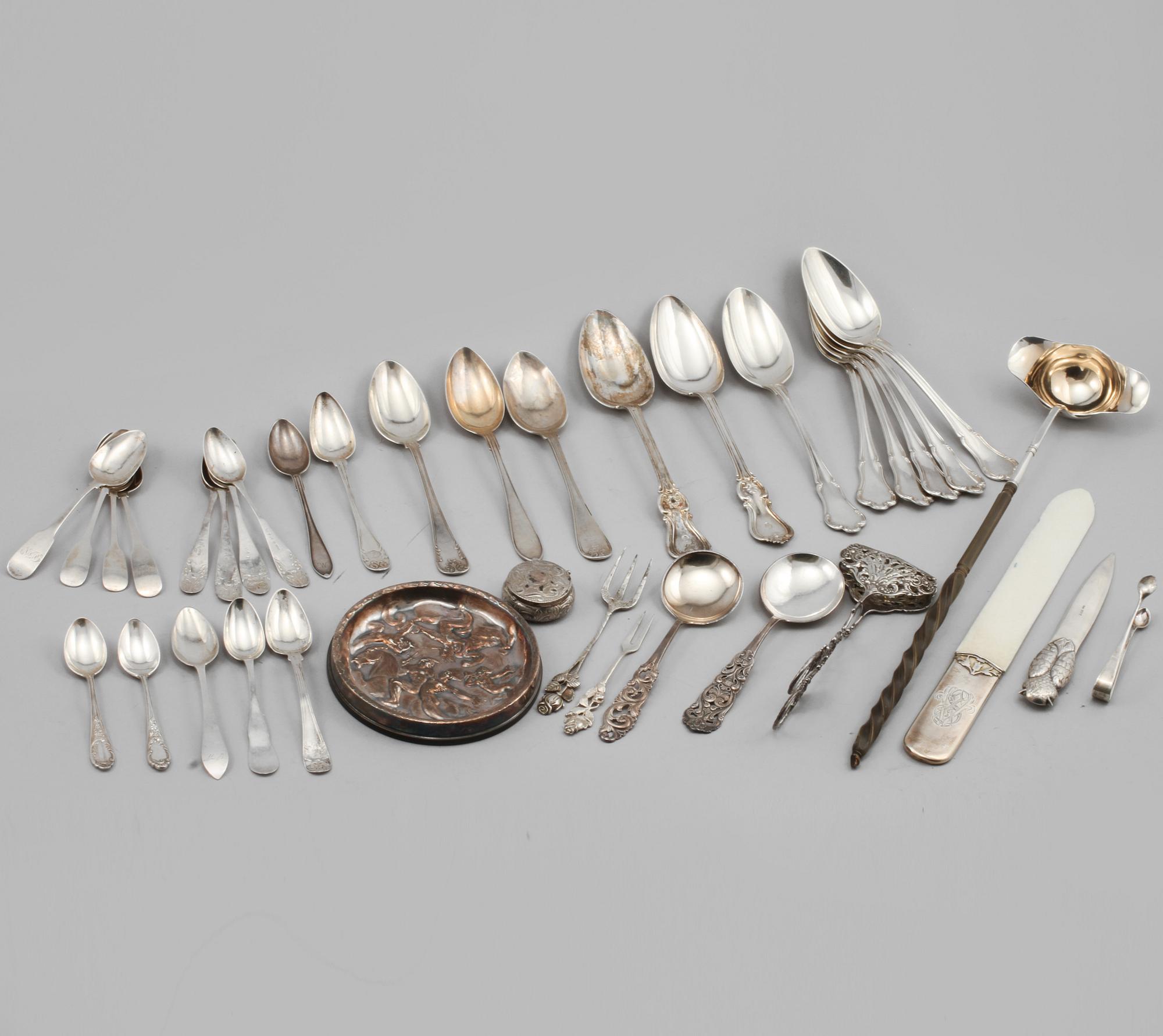 PARTI SILVER, 37 delar, mestadels Sverige, 1800- och 1900-tal, vikt ca 1250 g.