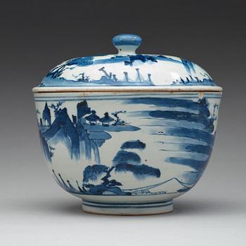 A Japanese tureen with cover, circa 1800.