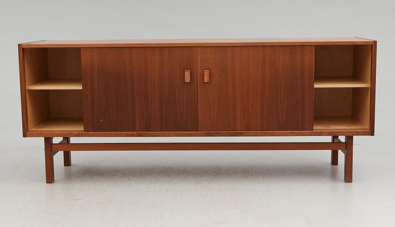 SIDEBOARD, Troeds, 1900-talets andra hälft.