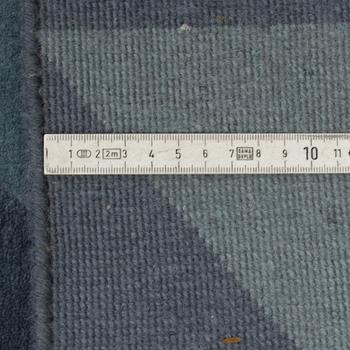 MATTO, "Trisquare, Blue", Indien, ca 298 x 200,5 cm, Linie Design, Hanne Kortegaard.