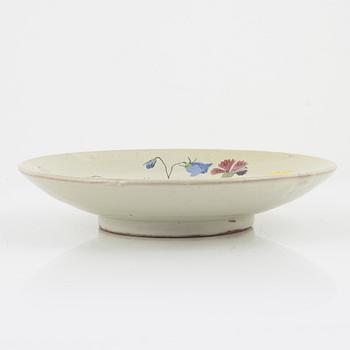 Gocken Jobs, an eratjhenware dish, signed and dated 1943.