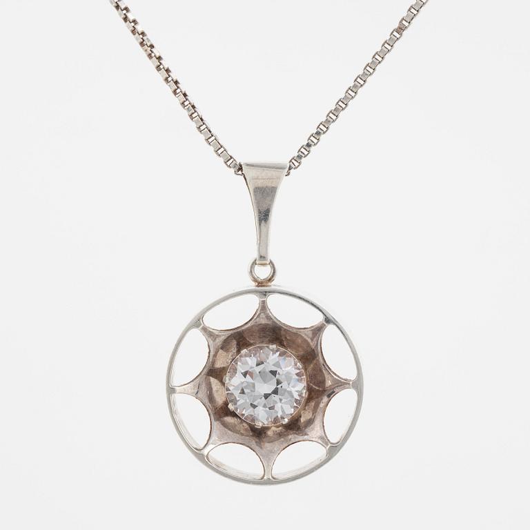 Kultasepät Salovaara, pendant sterling silver with syntehtic white spinel.