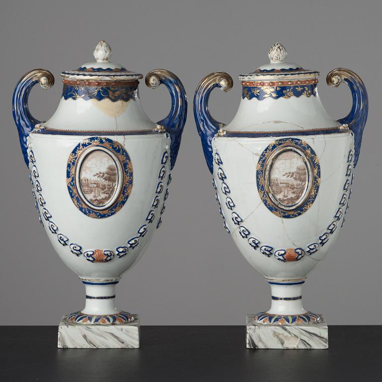 A pair of jars with covers, Qing dynasty, Qianlong (1736-95).