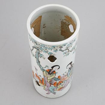 A Chinese famille rose porcelain hat stand, first half of the 20th century.