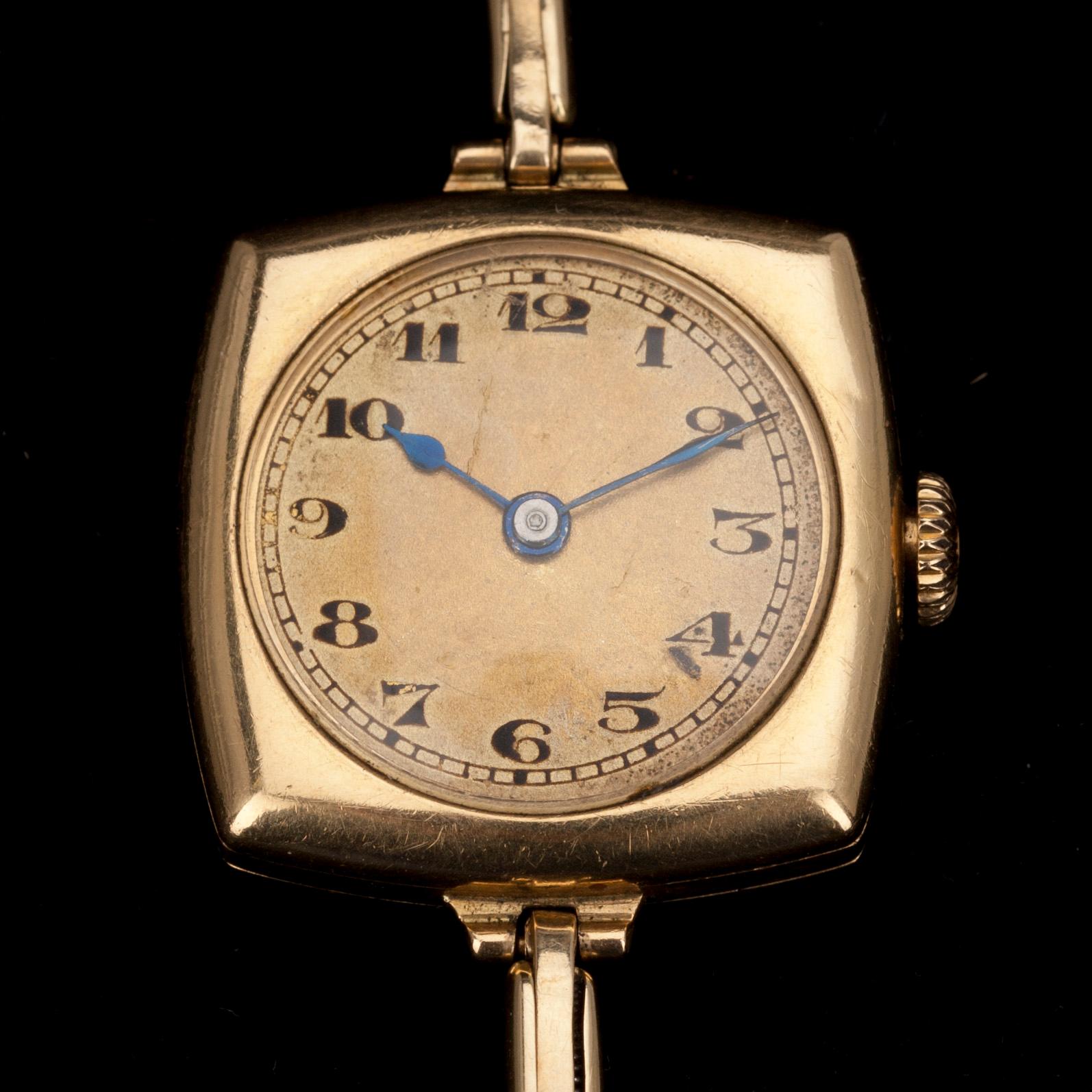 ARMBANDSUR, dam, guld 14K och 18K. 1920-tal. Totalvikt 19 g.