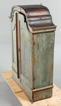 VÄGGSKÅP, rokoko, 1700-tal.