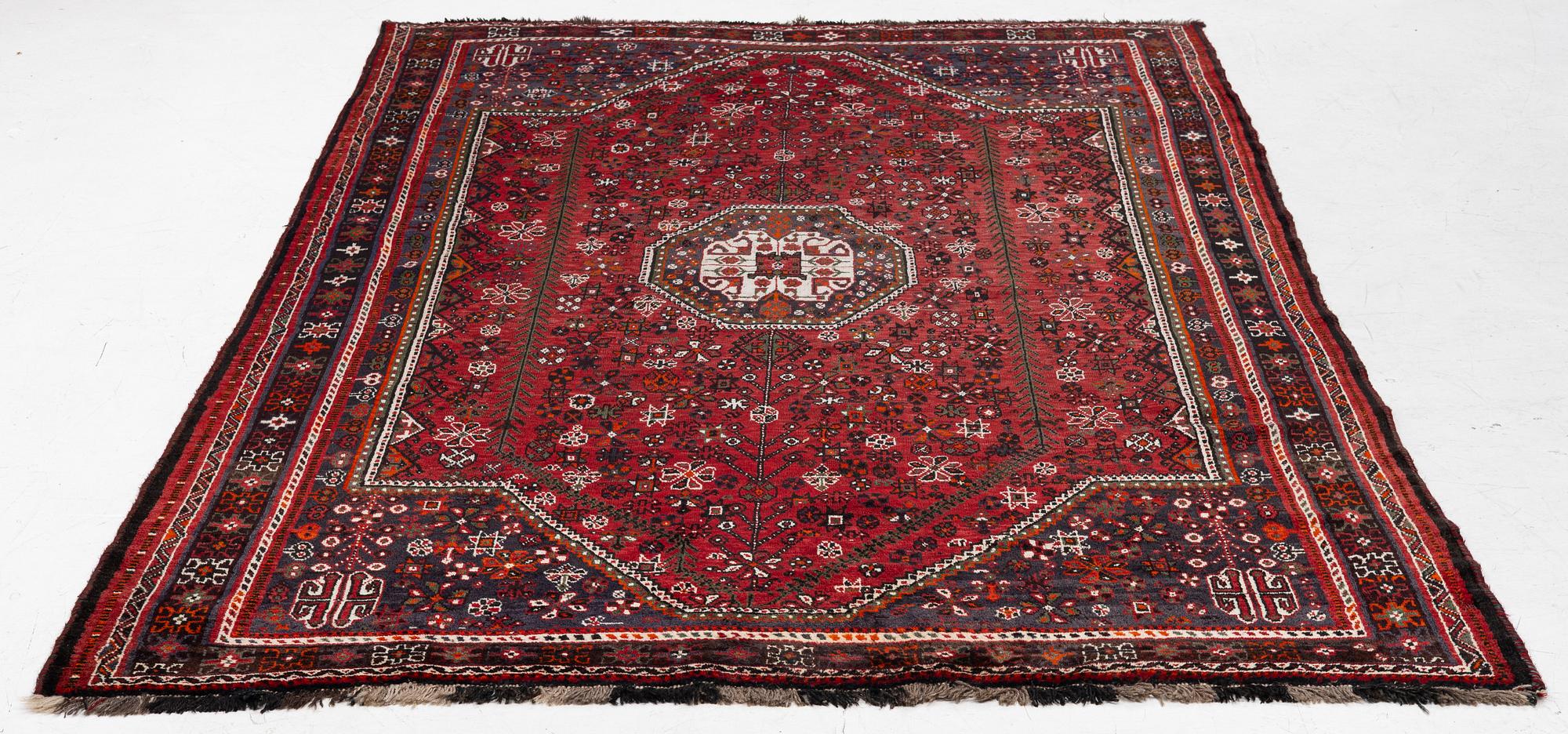 Rug, possibly Bidjar, approx. 270 x 172 cm.