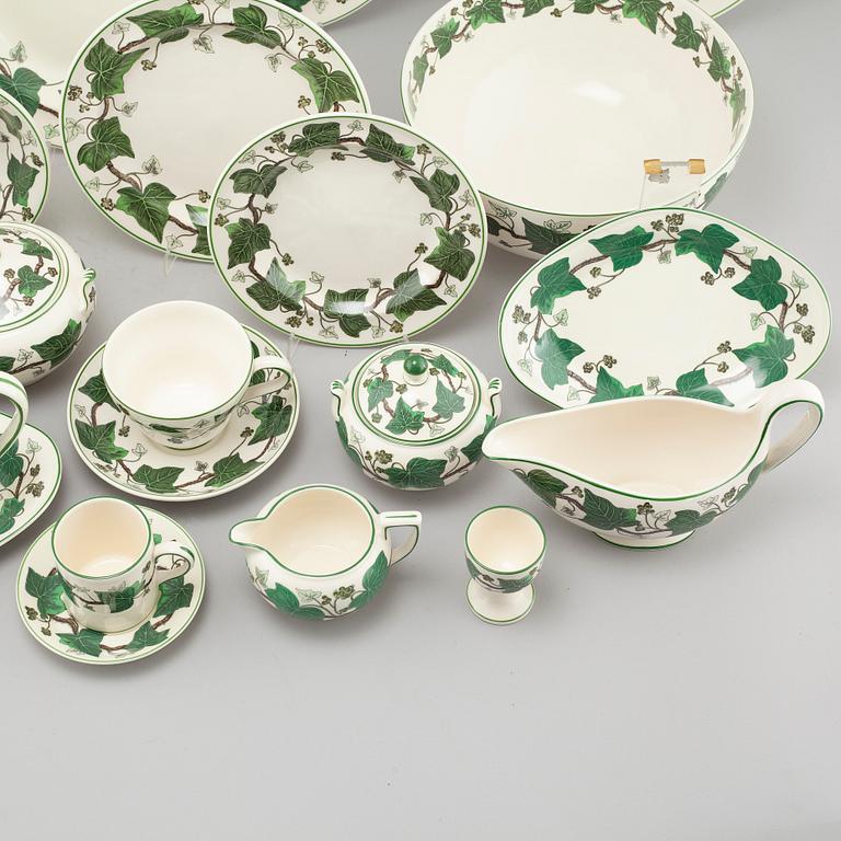 SERVISDELAR, 100 delar, flintgods, "Napoleon Ivy (Queen's Ware)", Wedgewood, 1900-talets andra hälft.