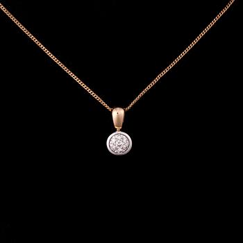 HÄNGSMYCKE, 14K guld, 7 små diamanter. Vikt 2,4 g.