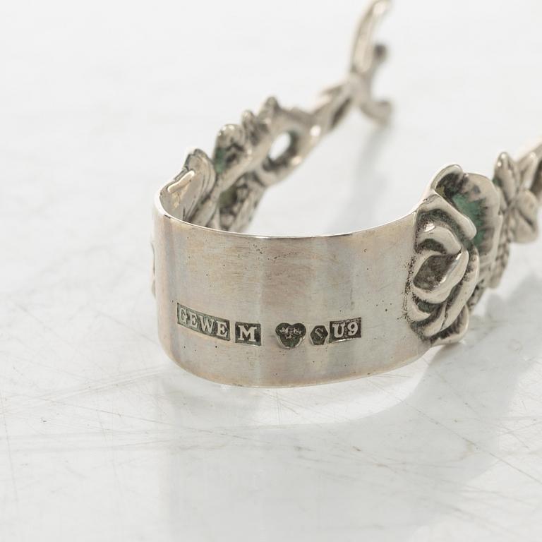 Bricka, gräddkanna, sockerskål samt sockertång, silver, rokokostil, 1900-tal.