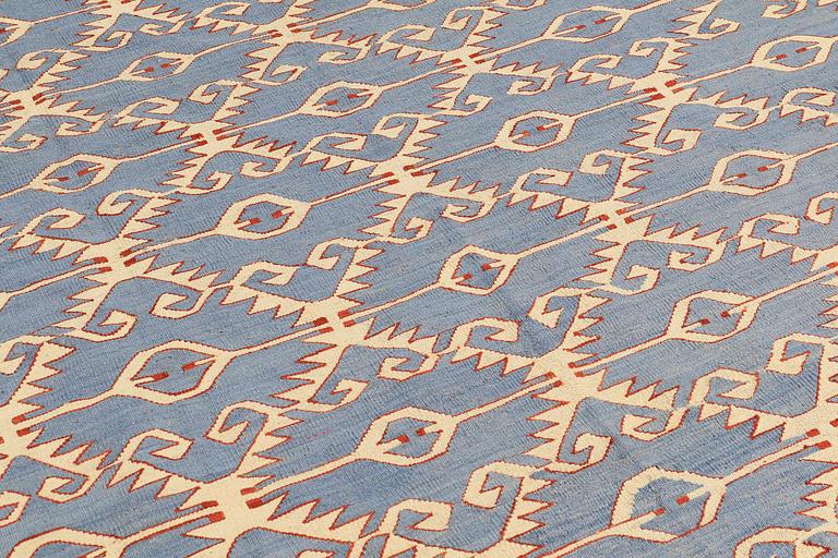 CARPET, flat weave, ca 234 x 186 cm.