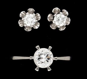 501. RING och ÖRHÄNGEN med briljantslipade diamanter.