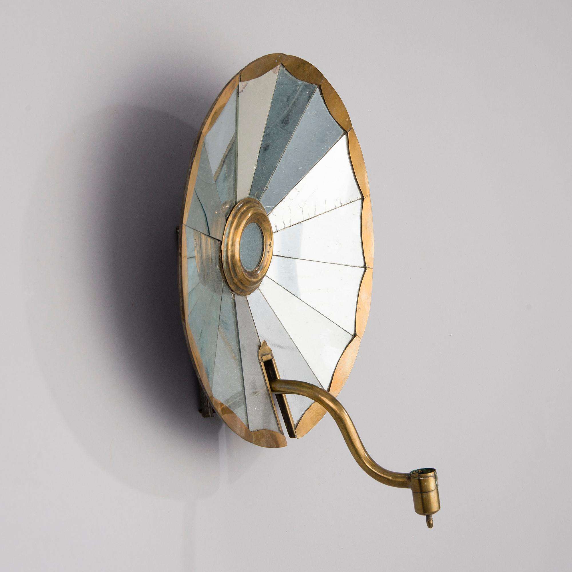 VÄGGLAMPETT,  mässing och spegel glas, 1900-talets första hälft.