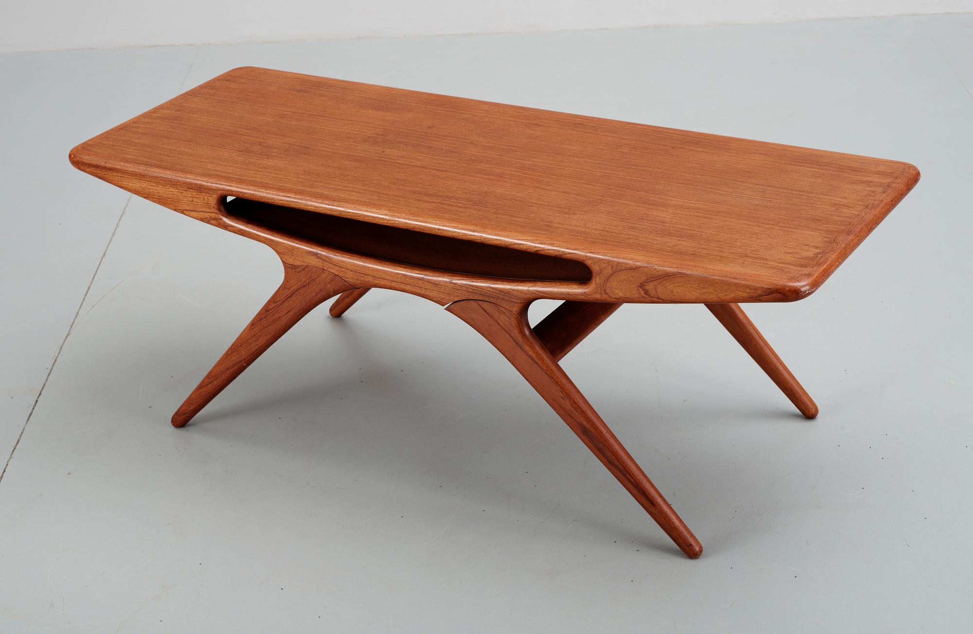 SOFFBORD, Johannes Andersen, för CFC Silkeborg, Danmark. 1950-tal.