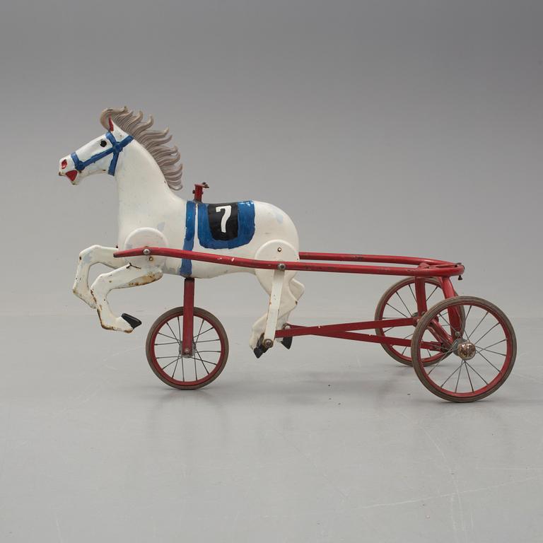 LEKSAKSHÄST PÅ HJUL, 1900-talets första hälft.