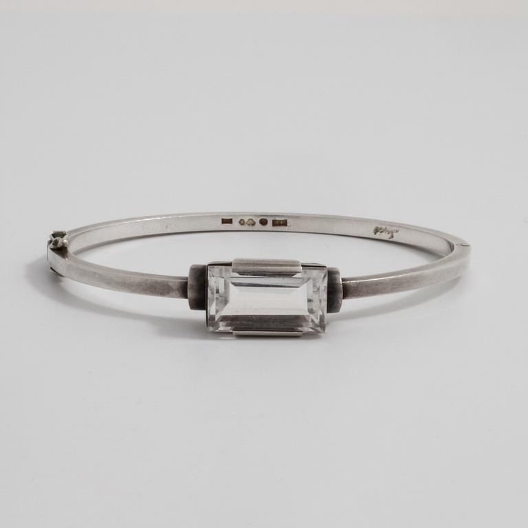 ATELJÉ STIGBERT, Stockholm, 1949, a rock crystal bangle.