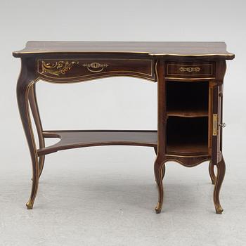 An early 20th Century Art Nouveau desk, Germany, stamp J Groschkus, Berlin.