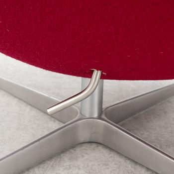 Arne Jacobsen, an armchair with footstool, "The Egg", Fritz Hansen, Danmark, 2000.