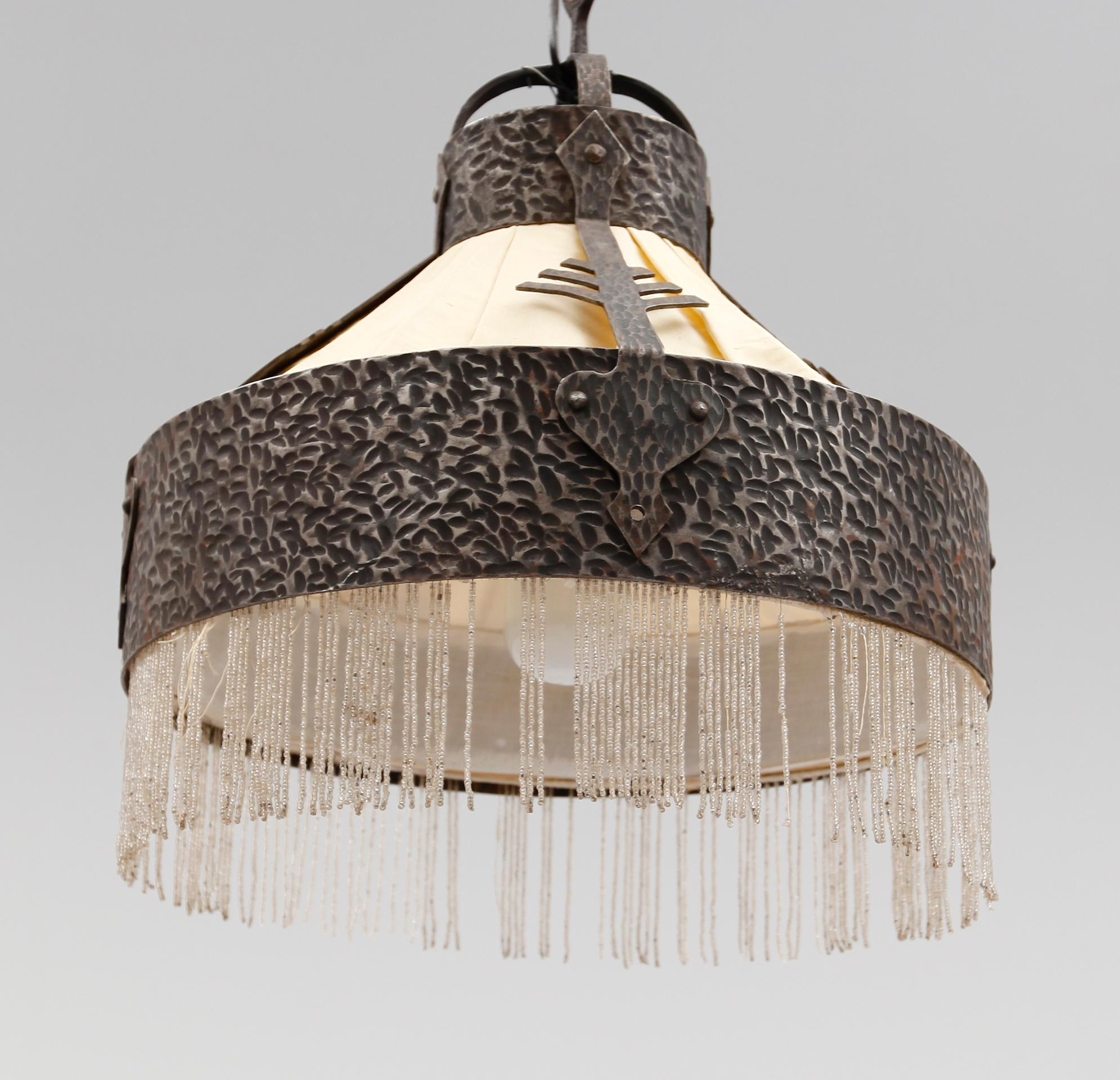 TAKLAMPA, smide, jugend, omkring år 1900. Höjd ca 50 cm.