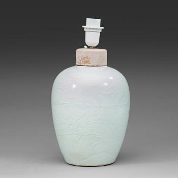 161. A white gazed Transitional jar, 17th Century.