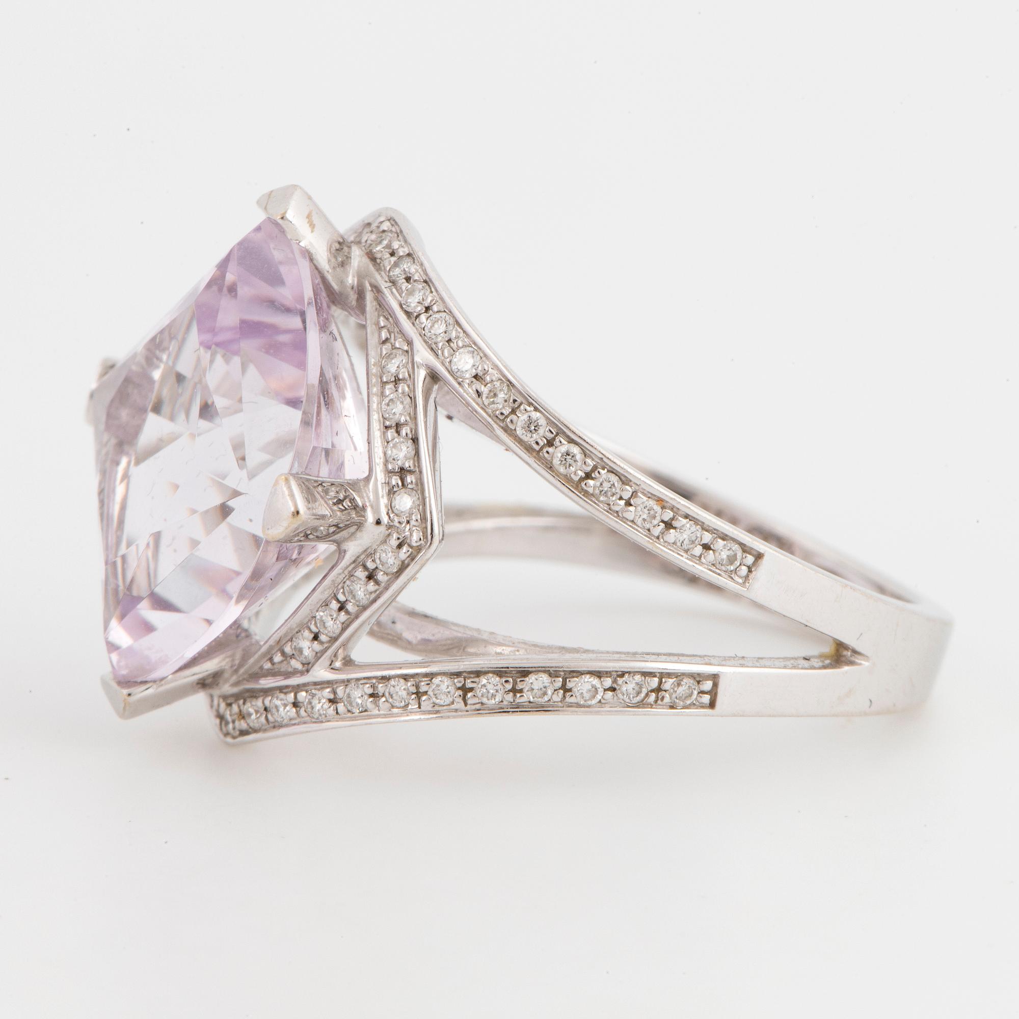 A RING, Mauboussin, rose quartz, diamonds, 18K white gold.