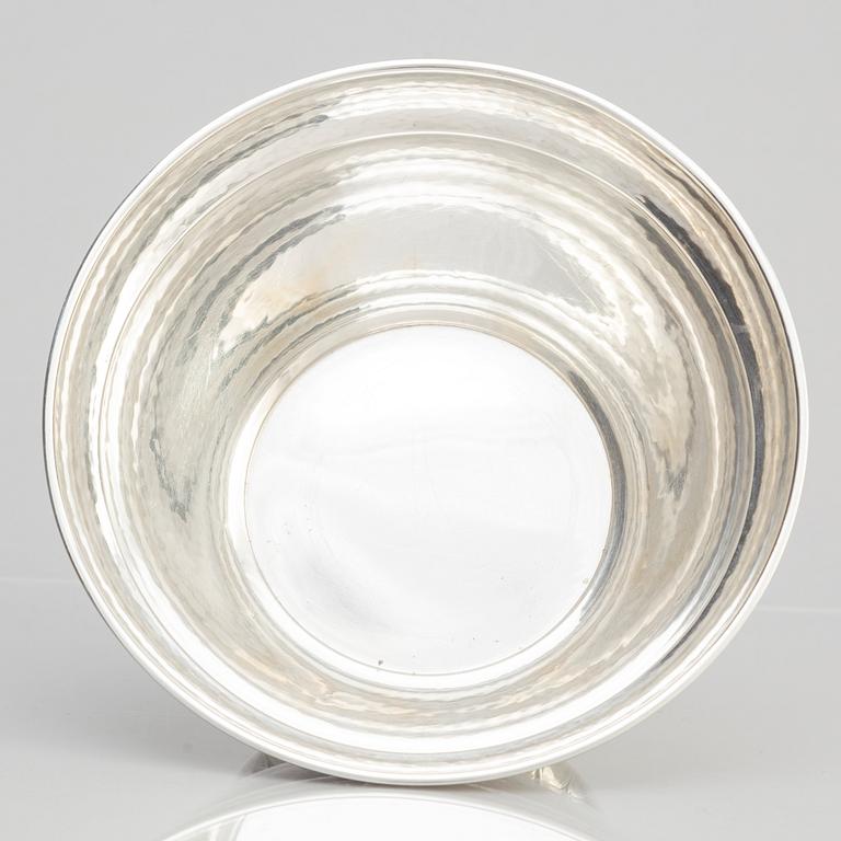 Georg Jensen, a sterling silver bowl, model nr 415, Copenhagen 1925-32.