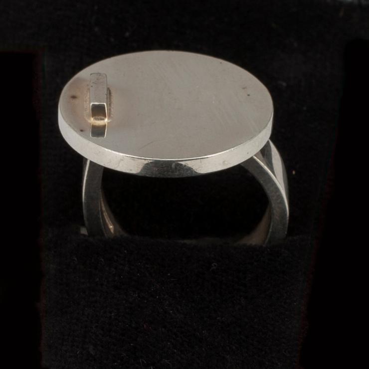 RING, sterlingsilver, Pekka Piekäinen, Åbo 1973. Tot. vikt 16,7 g.