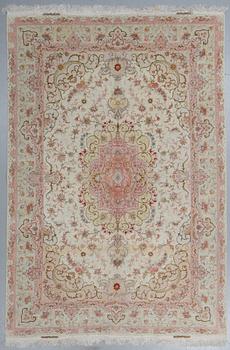 A carpet, Tabriz, part silk, ca 295 x 200 cm.