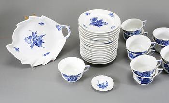 KAFFESERVIS, porslin, 21 delar, 2:a och 3:e sort., "Blå Blomst", Royal Copenhagen, Danmark, 1900-talets andra hälft.