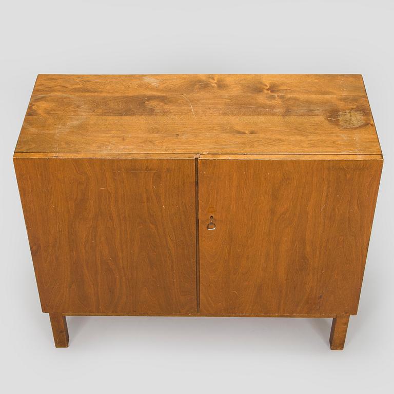 Alvar Aalto, skåp, modell 810 för O.Y Huonekalu- ja Rakennustyötehdas A.B, 1930-tal.