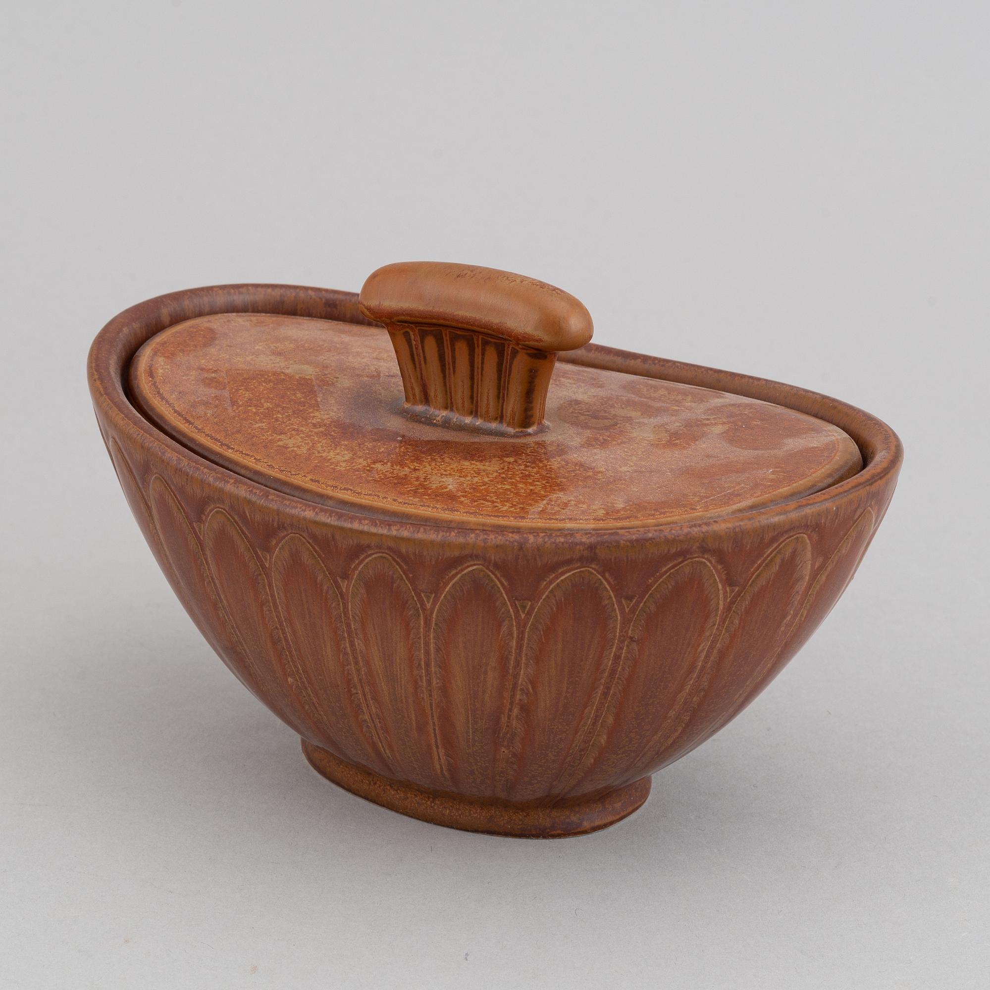 Gunnar Nylund, a set of two stoneware lidded bowls and a bowl, Rörstrand 1940's.