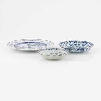 Three Chinese blue and white porcelain dishes, Qing dynasty, 18th/19th century.