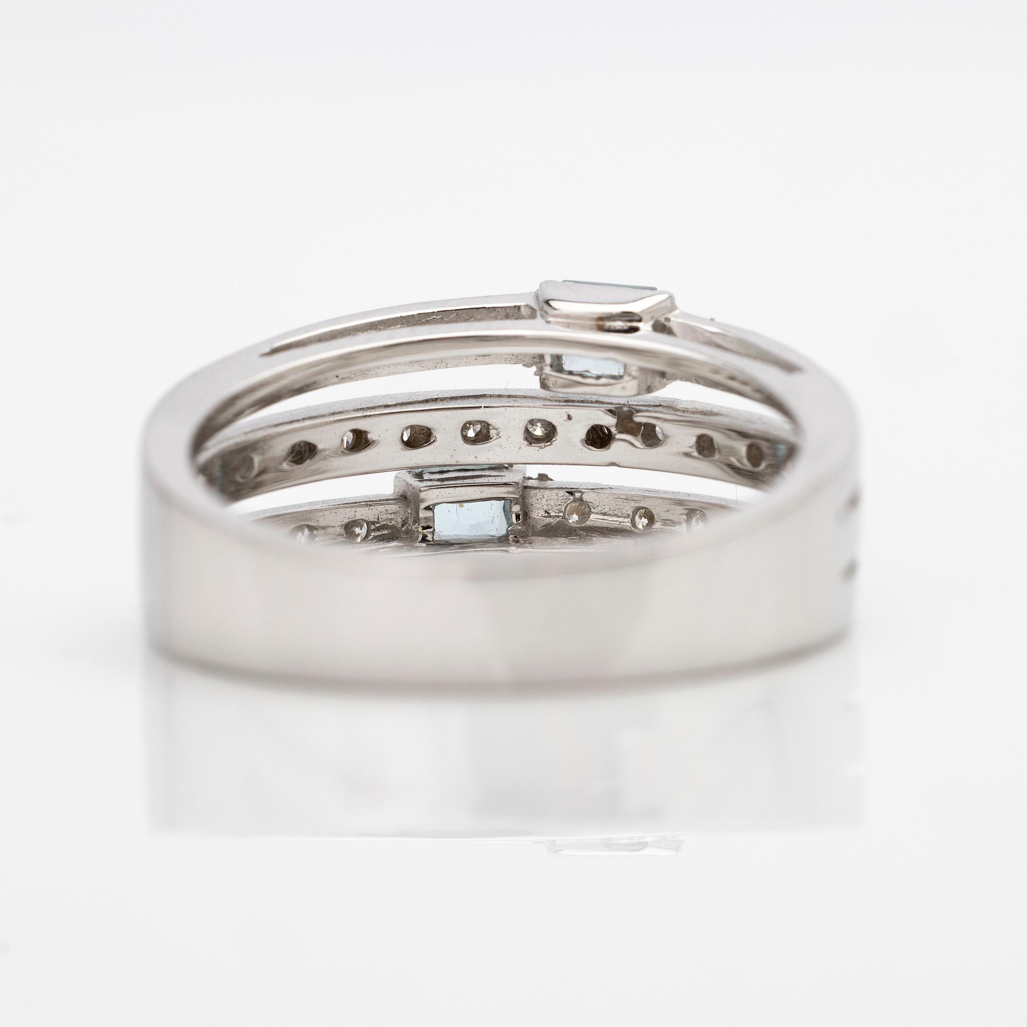 Ring, 18K white gold with aquamarines and brilliant-cut diamonds.