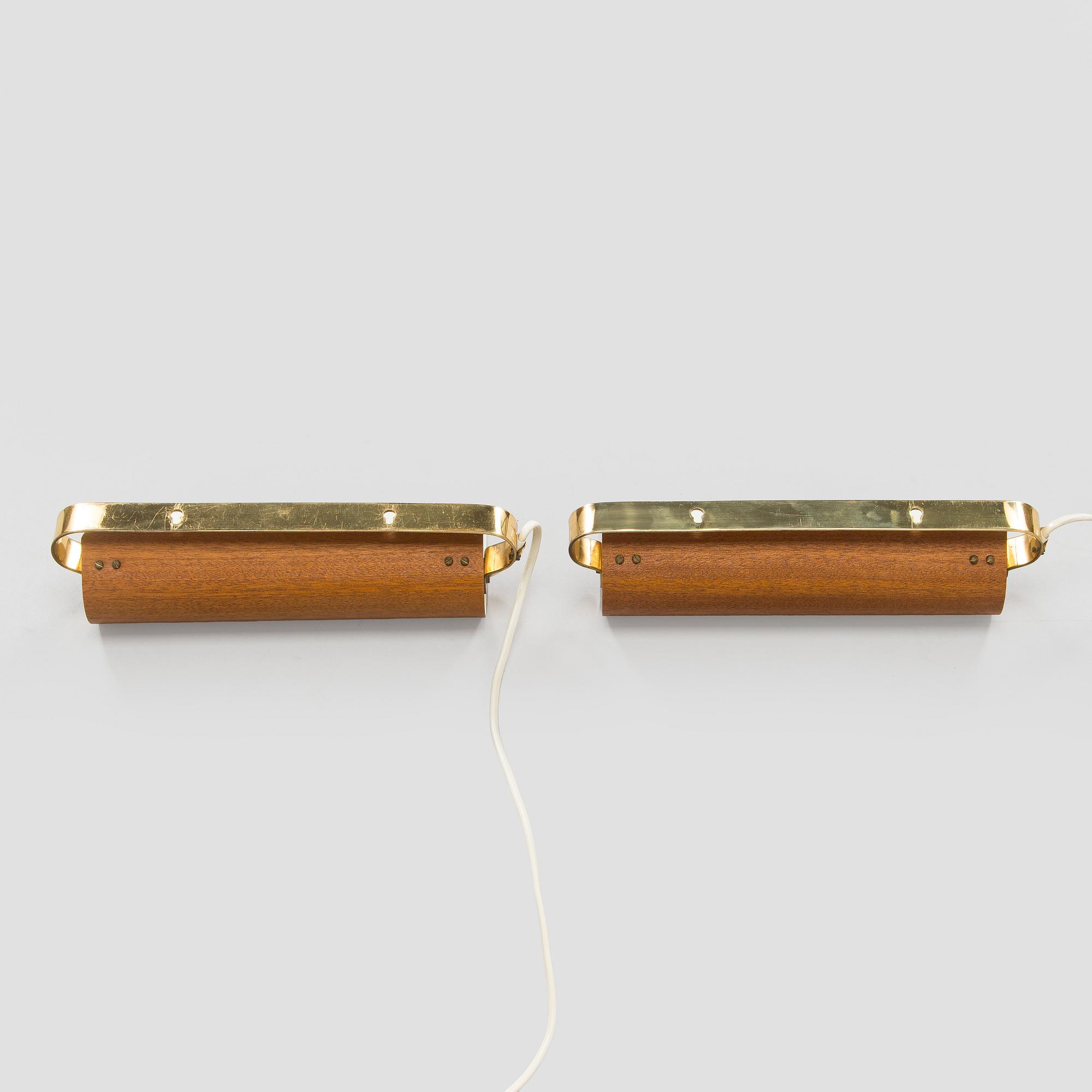 A pair of mid-20th century model 2317 wall lights by Valinte.