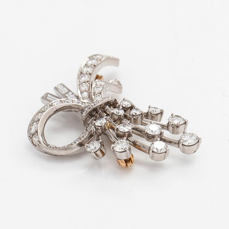 Tiffany & Co, A palladium brooch with brilliant- and baguette cut diamonds.