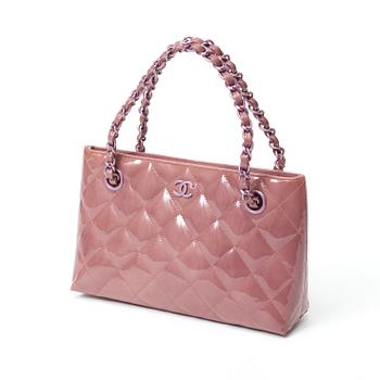 313. A quilted patent leather handbag by Chanel.